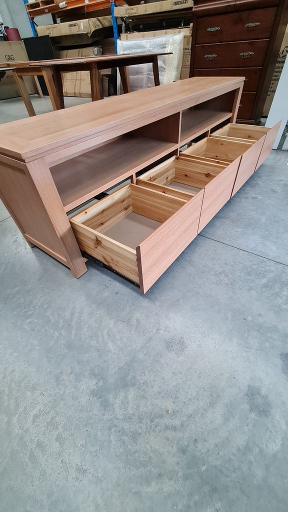 Southern Oak Entertainment Unit – 2.0m Premium Piece