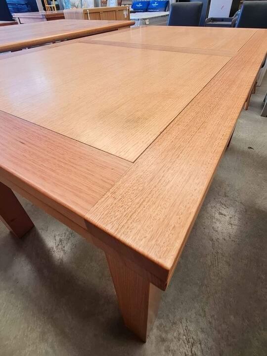 Tasmanian Oak 1.5m/2.5m Extendable Dining Table