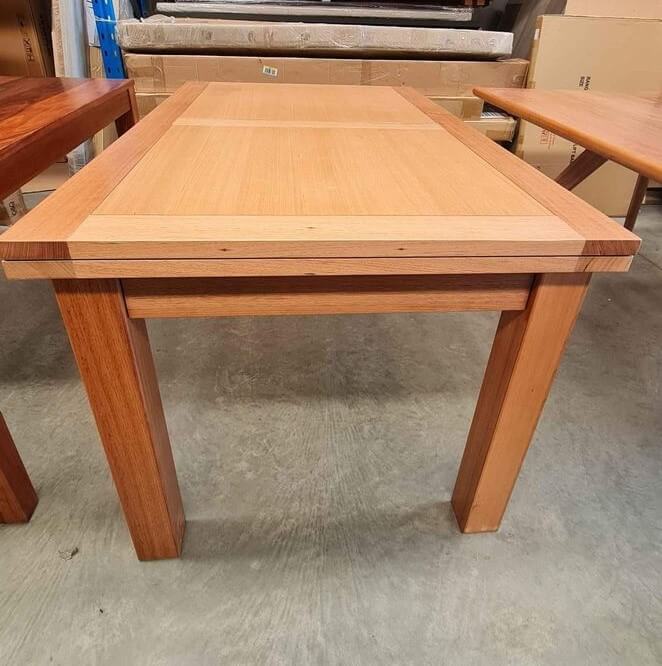 Tasmanian Oak 1.5m/2.5m Extendable Dining Table