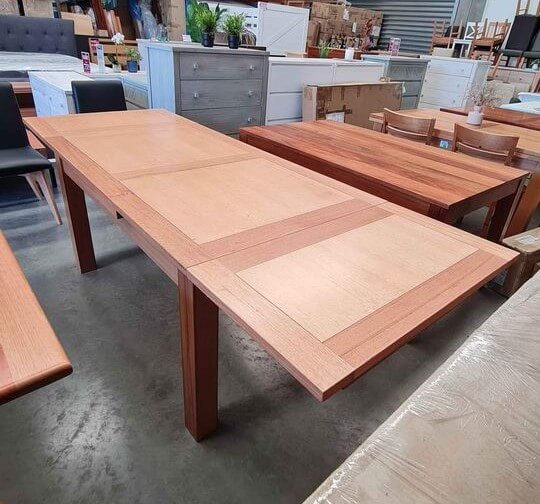 Tasmanian Oak 1.5m/2.5m Extendable Dining Table