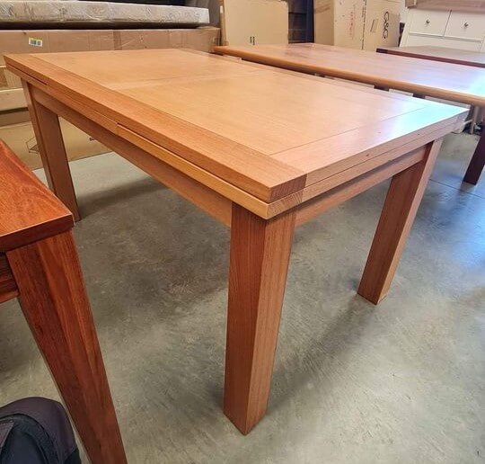 Tasmanian Oak 1.5m/2.5m Extendable Dining Table