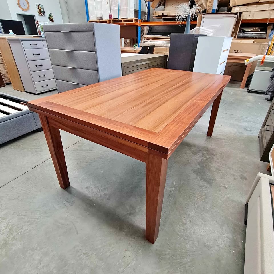 Tasmanian Blackwood 1.8m/2.8m Extendable Dining Table