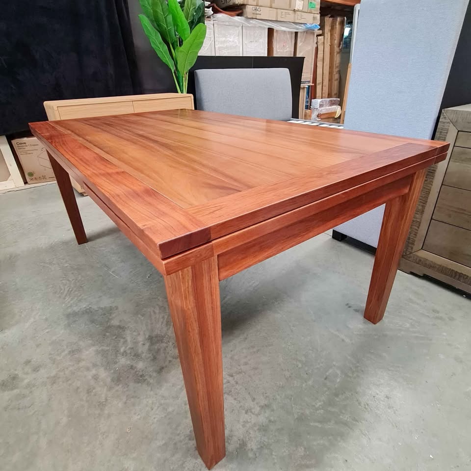 Tasmanian Blackwood 1.8m/2.8m Extendable Dining Table