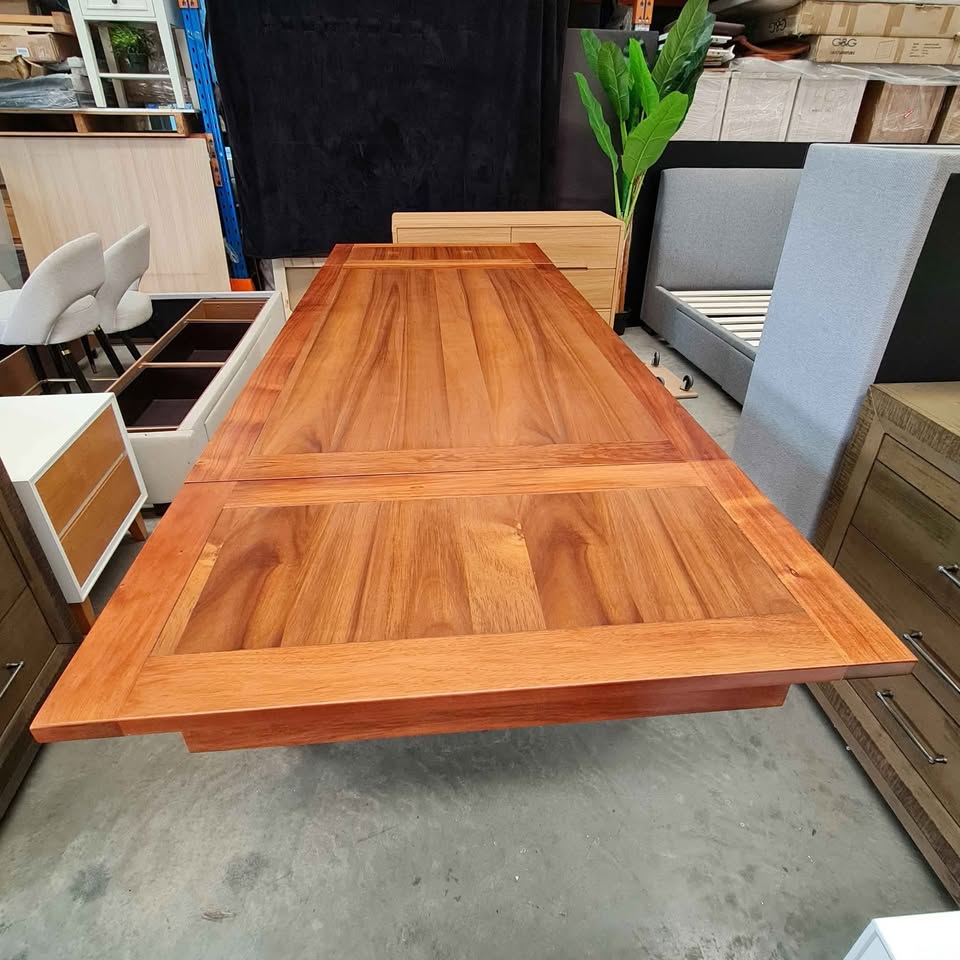 Tasmanian Blackwood 1.8m/2.8m Extendable Dining Table