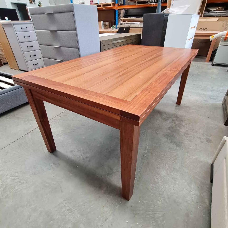 Tasmanian Blackwood 1.8m/2.8m Extendable Dining Table