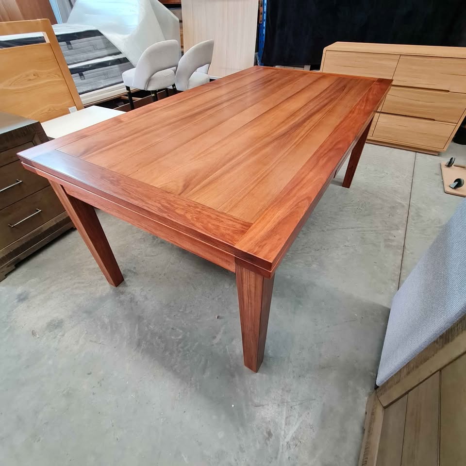 Tasmanian Blackwood 1.8m/2.8m Extendable Dining Table