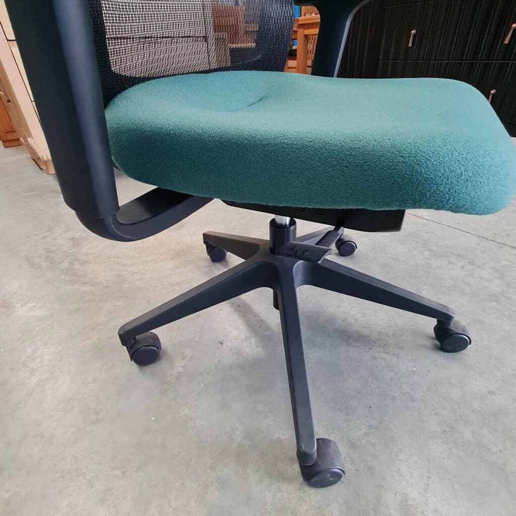Aero Mesh Office Chair – Green Wool Seat