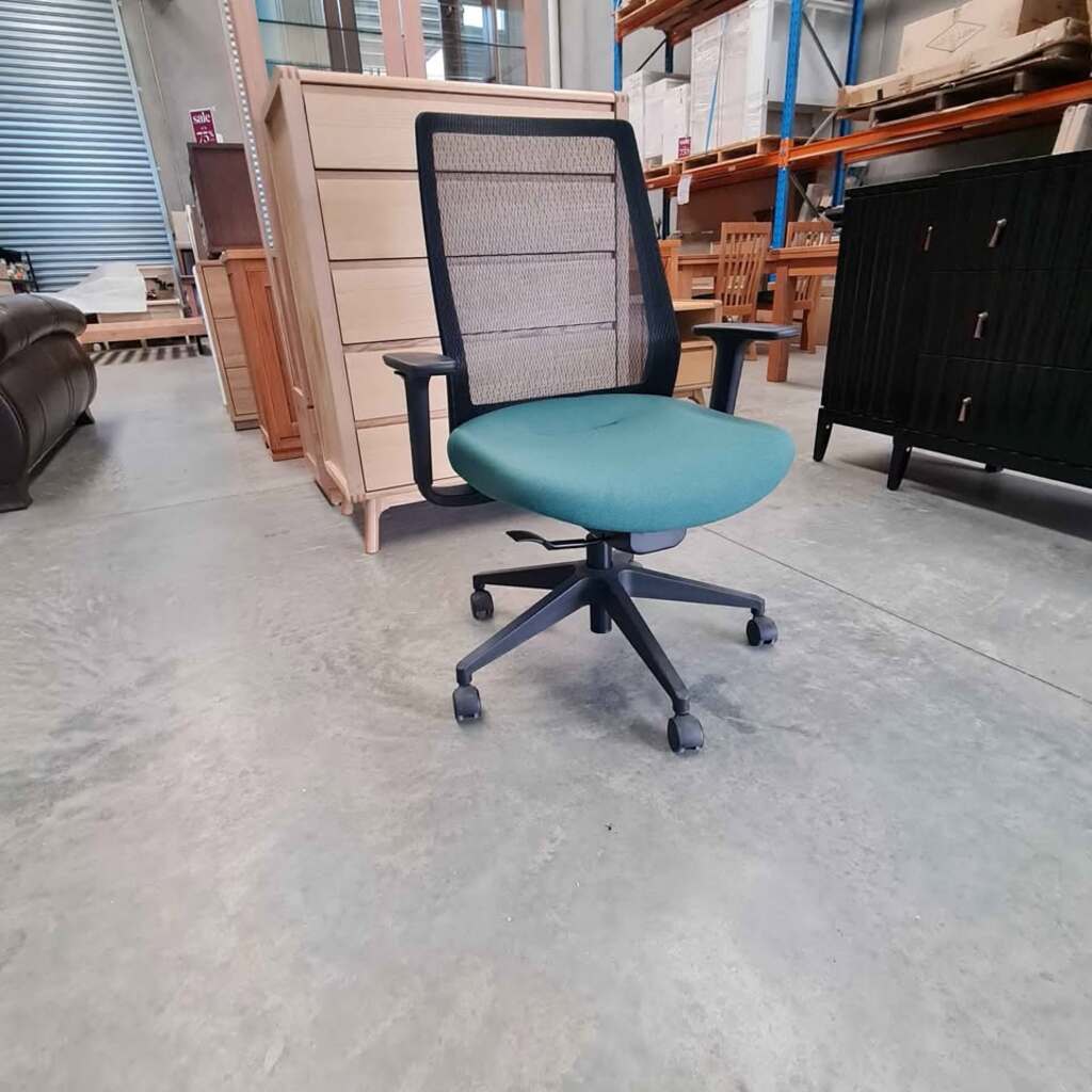 Aero Mesh Office Chair – Green Wool Seat