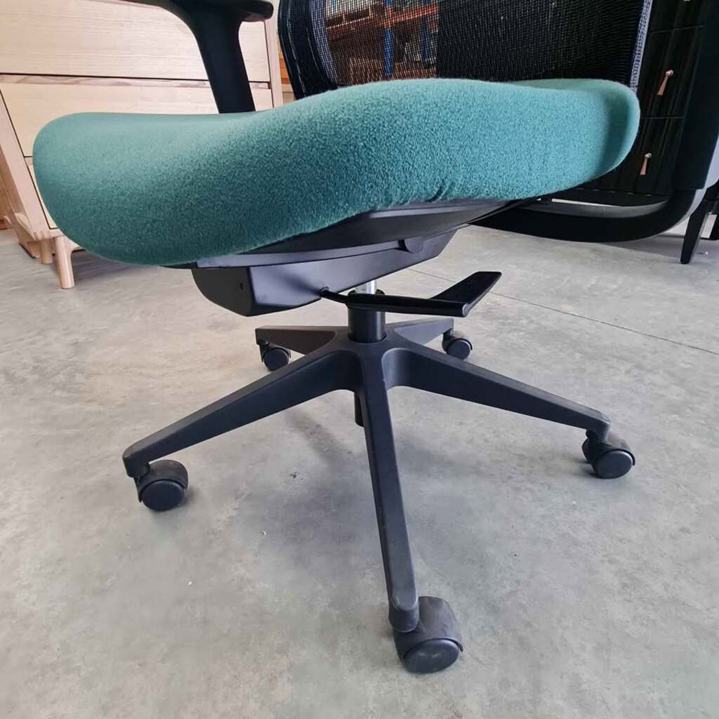 Aero Mesh Office Chair – Green Wool Seat