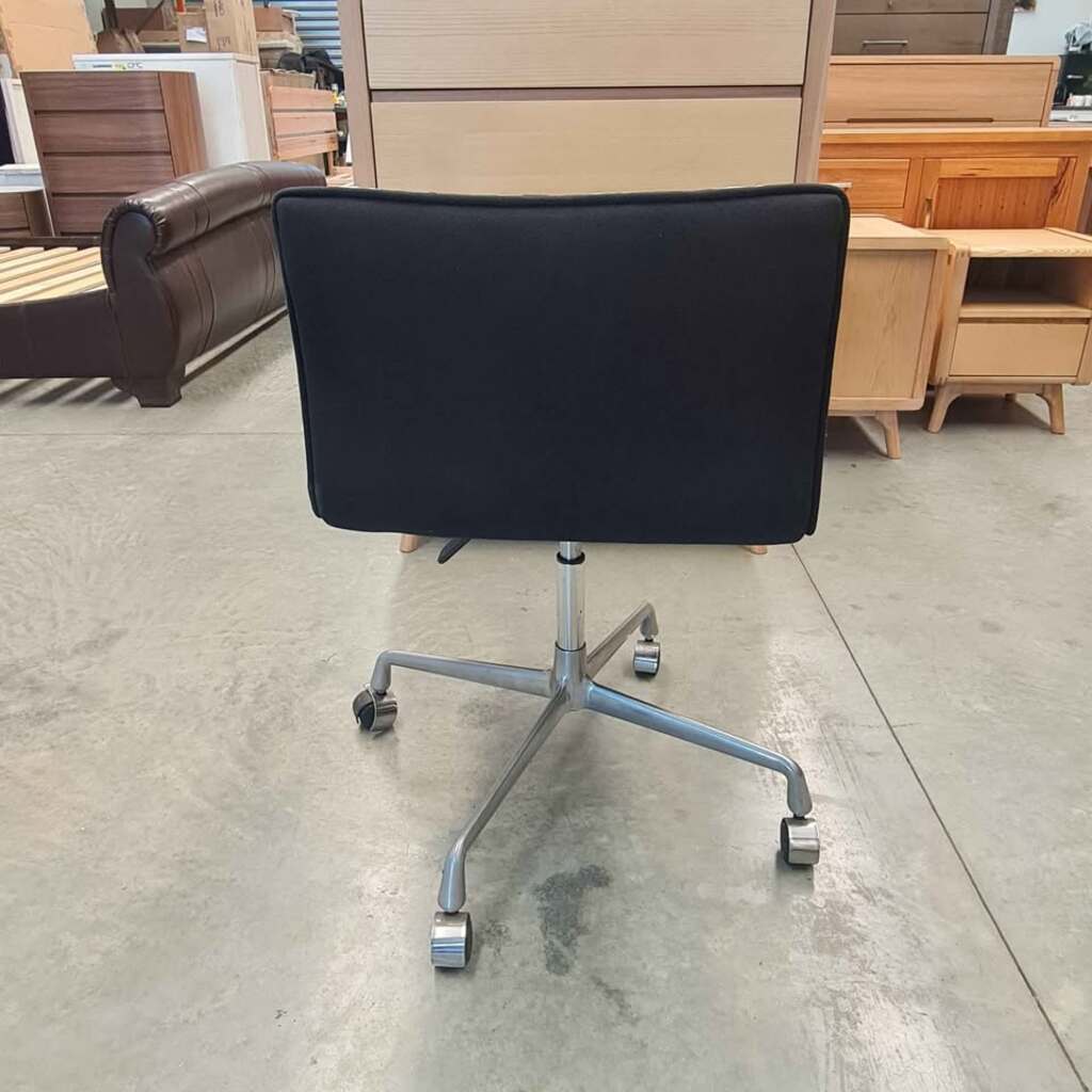 Nova Retro Office Chair – Mid-Century Modern Style with Designer Fabric