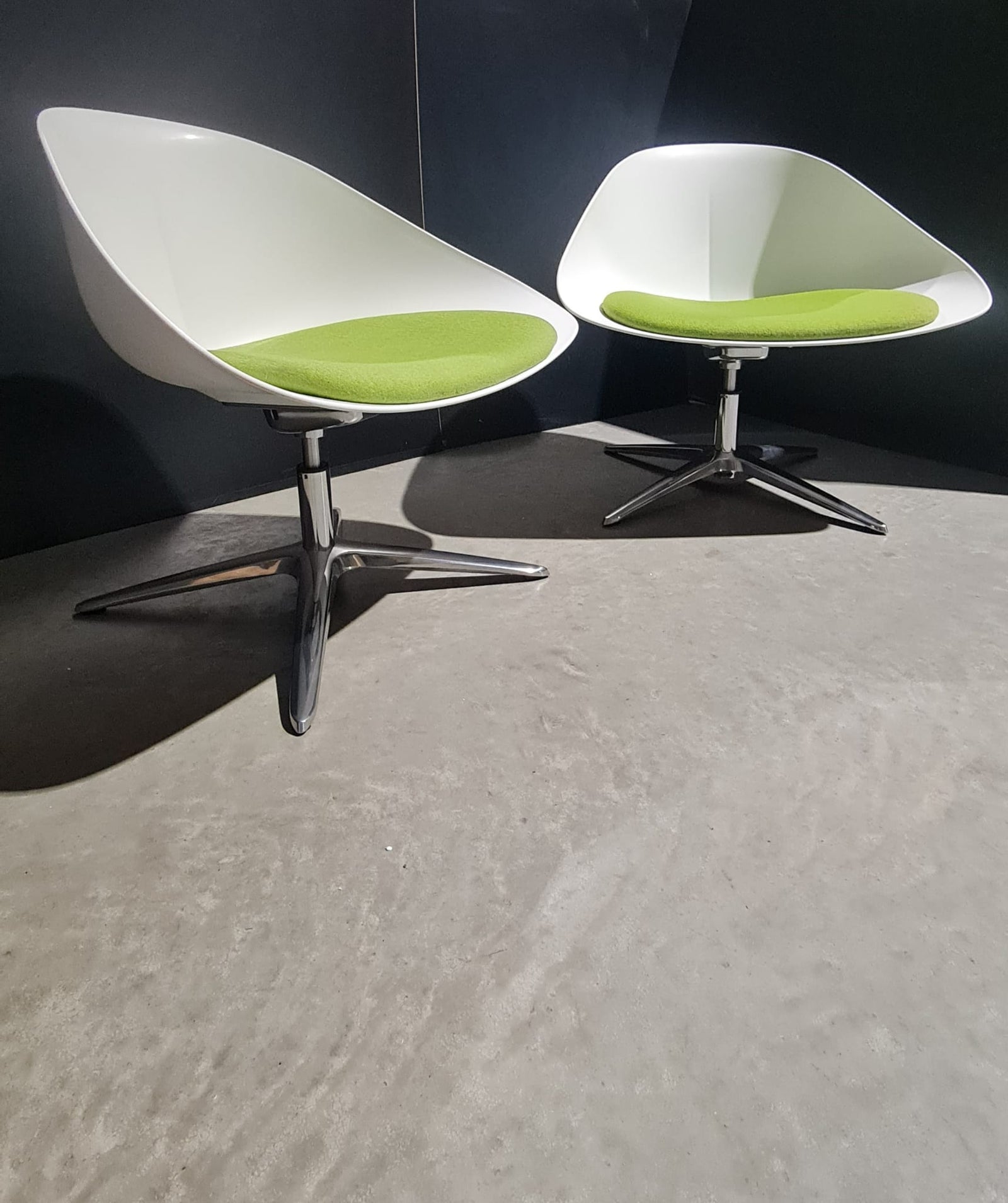 Pair of Designer Swivel Lounge Chairs β Modern Statement Seating
