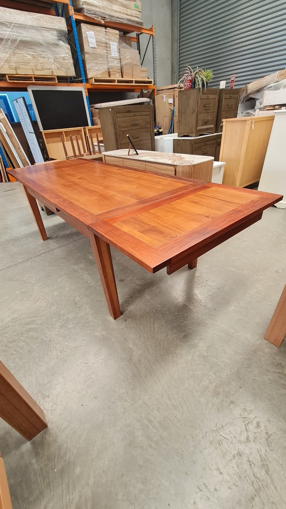 Tasmanian Blackwood 1.8m - 2.8m Extendable Dining Table