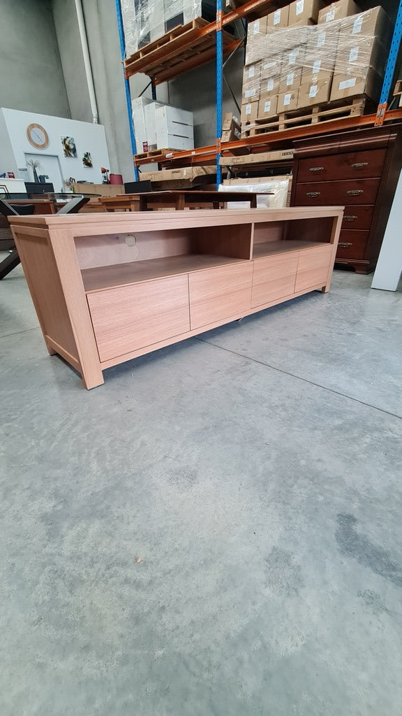Southern Oak Entertainment Unit – 2.0m Premium Piece