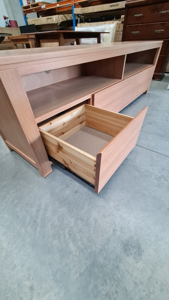 Southern Oak Entertainment Unit – 2.0m Premium Piece
