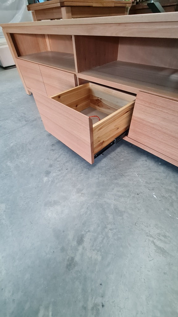 Southern Oak Entertainment Unit – 2.0m Premium Piece