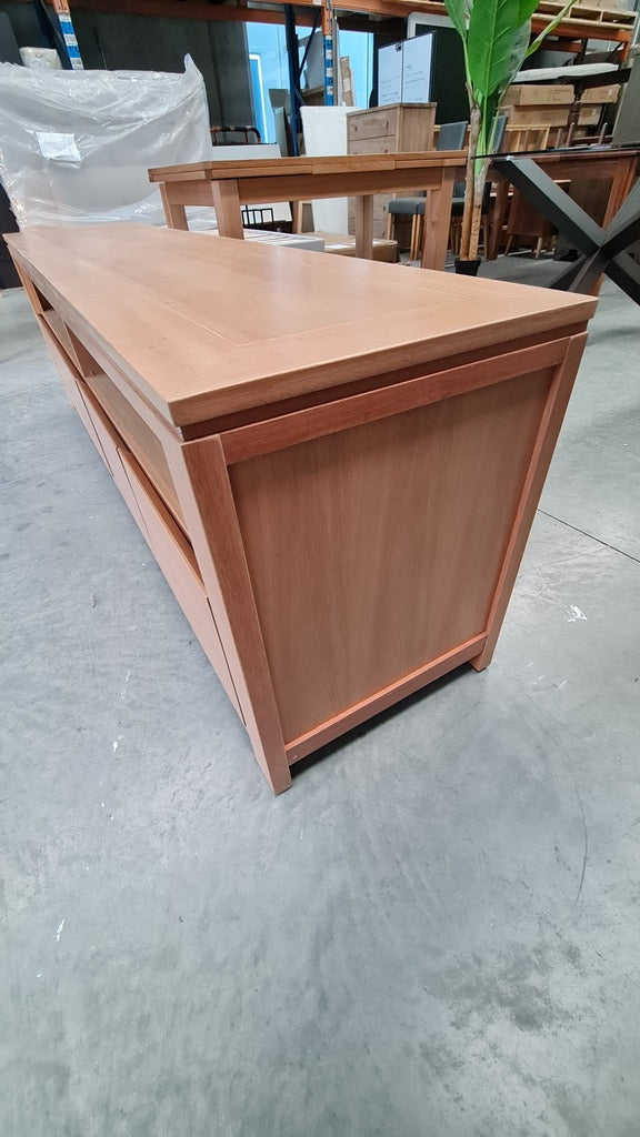 Southern Oak Entertainment Unit – 2.0m Premium Piece
