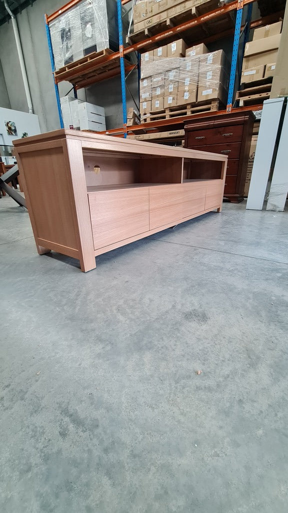 Southern Oak Entertainment Unit – 2.0m Premium Piece