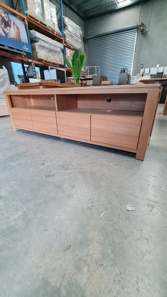 Southern Oak Entertainment Unit – 2.0m Premium Piece