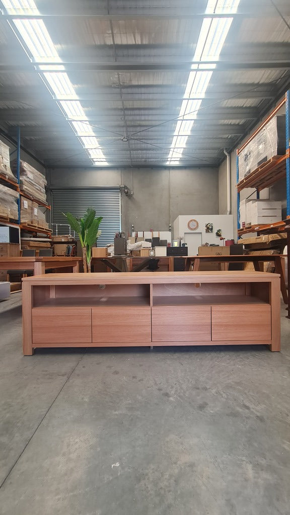 Southern Oak Entertainment Unit – 2.0m Premium Piece