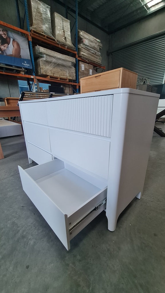 MATT WHITE 6 DRAWER DRESSER – SCANDI / CONTEMPORARY STYLE