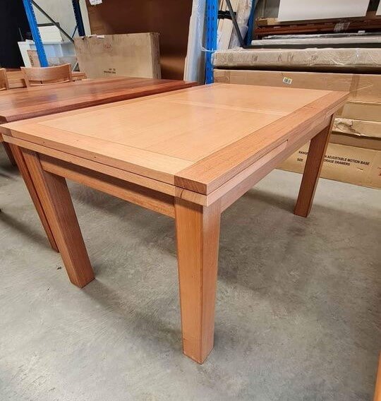 Tasmanian Oak 1.5m/2.5m Extendable Dining Table