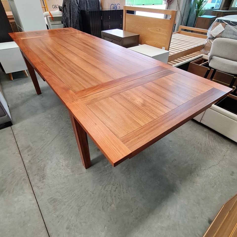 Tasmanian Blackwood 1.8m/2.8m Extendable Dining Table