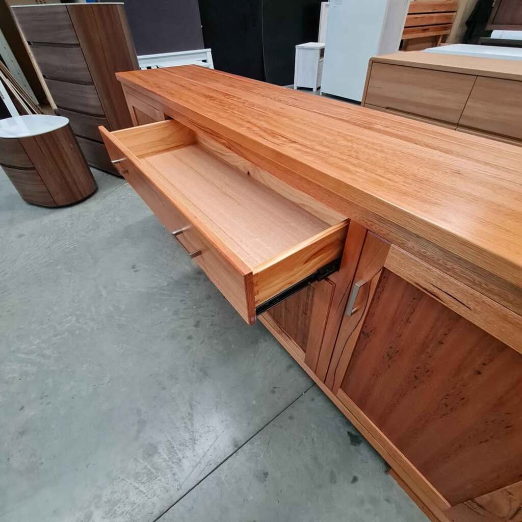 Messmate Buffet – 215cm