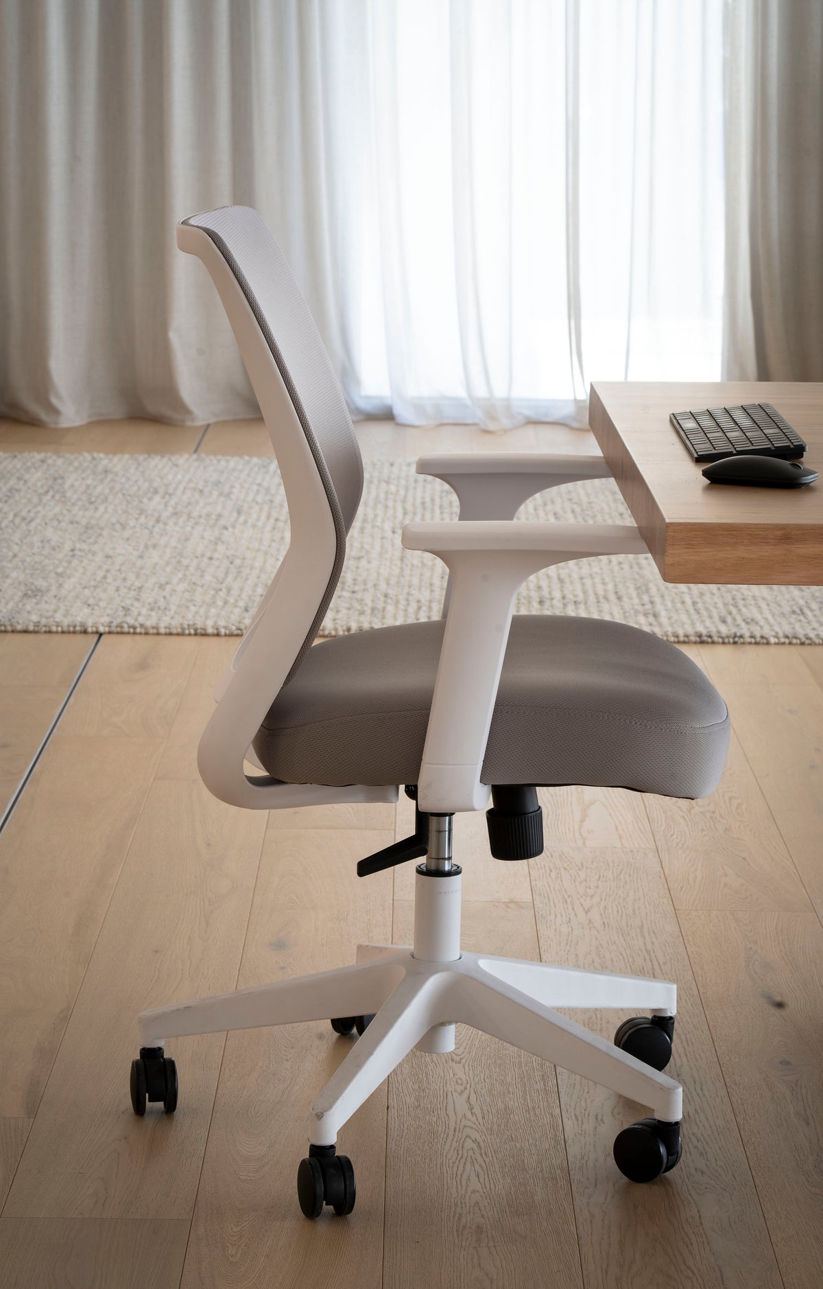 Aeroform Mesh Office Chair - White and Grey - brand-new clearance furniture