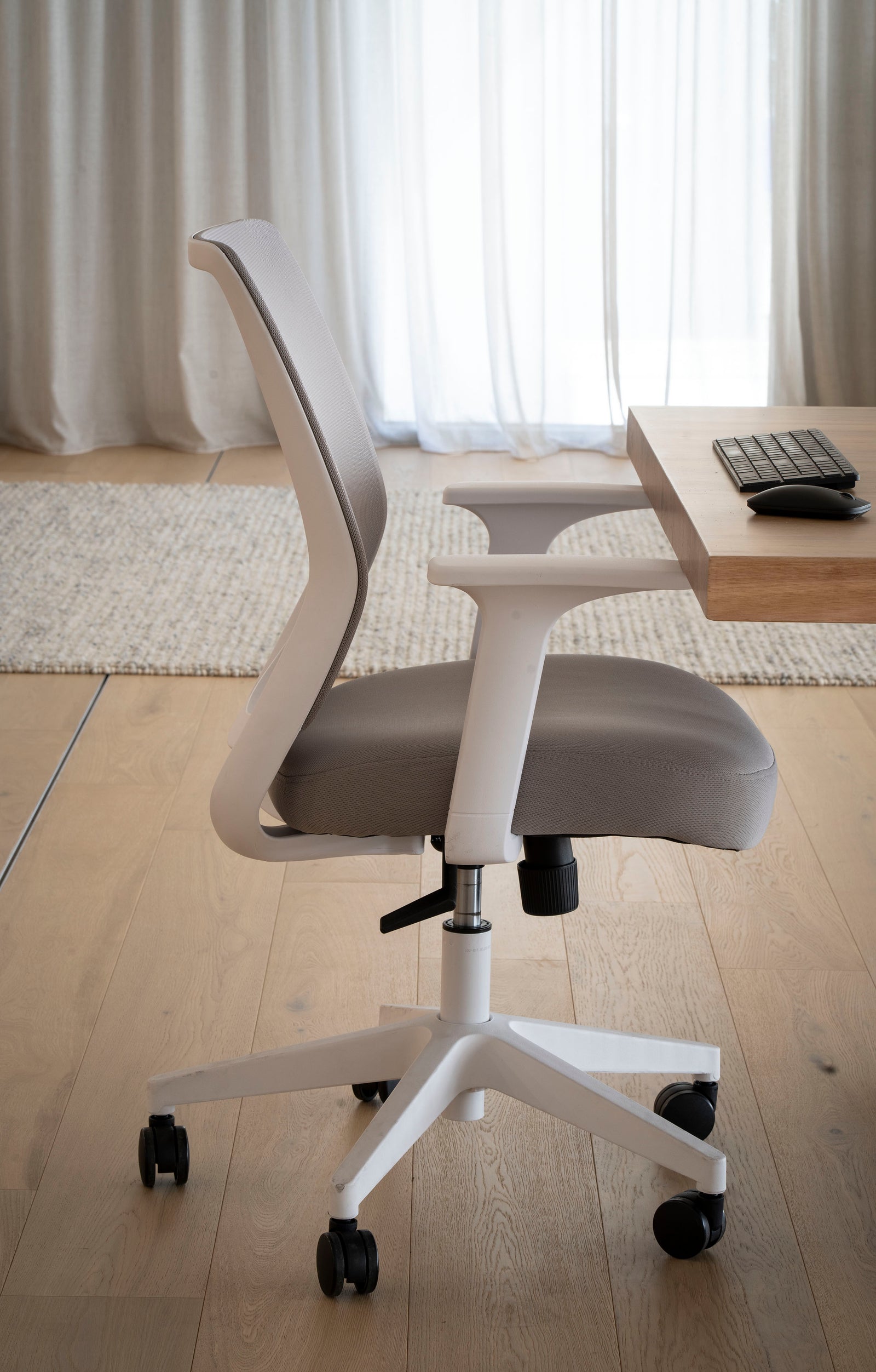 Aeroform Mesh Office Chair - White and Grey - brand-new clearance furniture