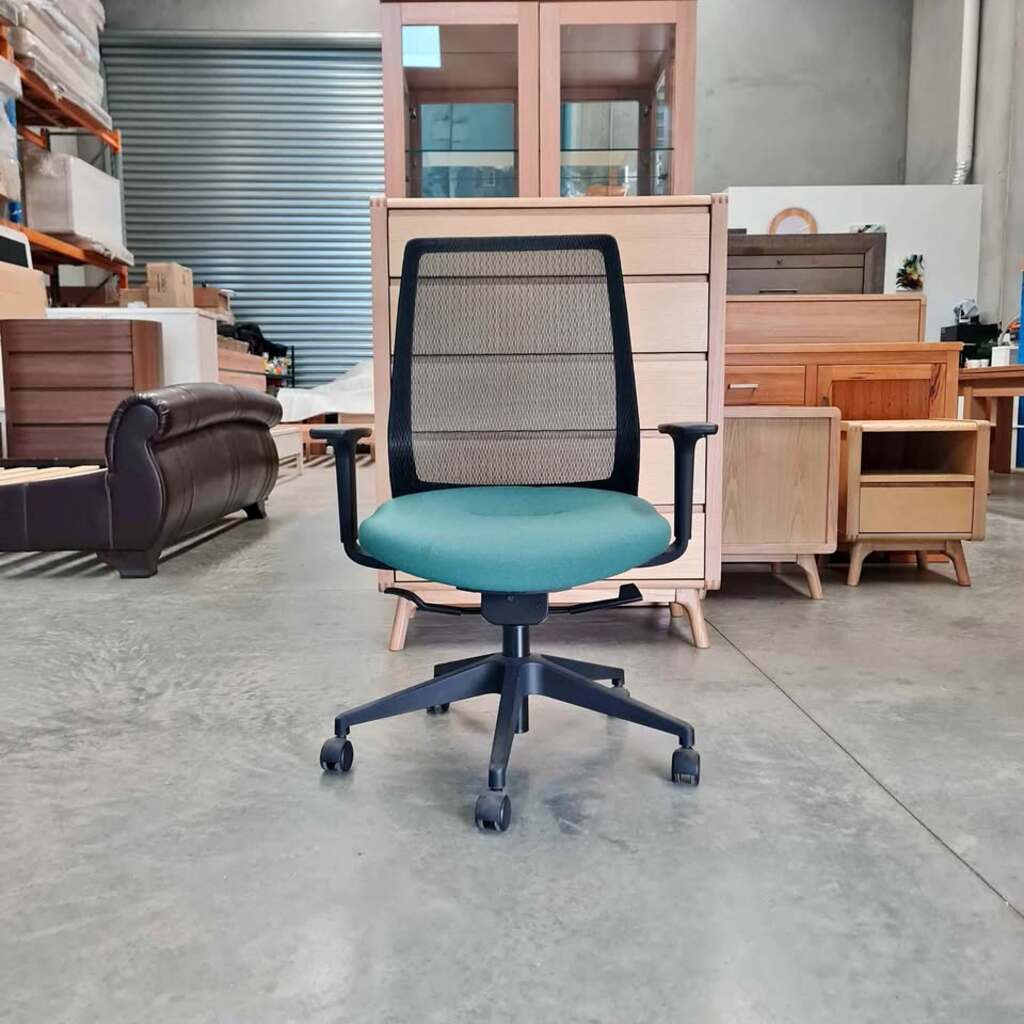 Aero Mesh Office Chair – Green Wool Seat