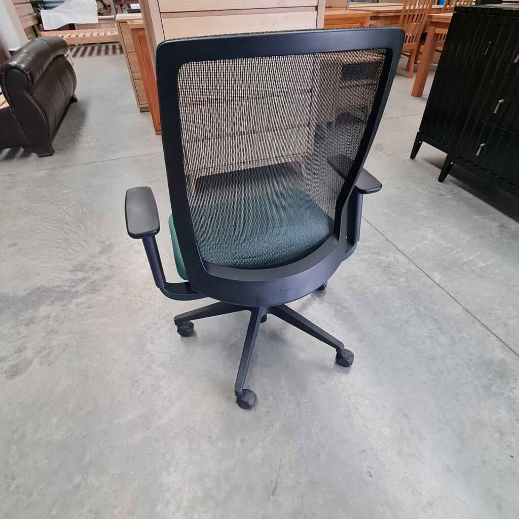 Aero Mesh Office Chair – Green Wool Seat