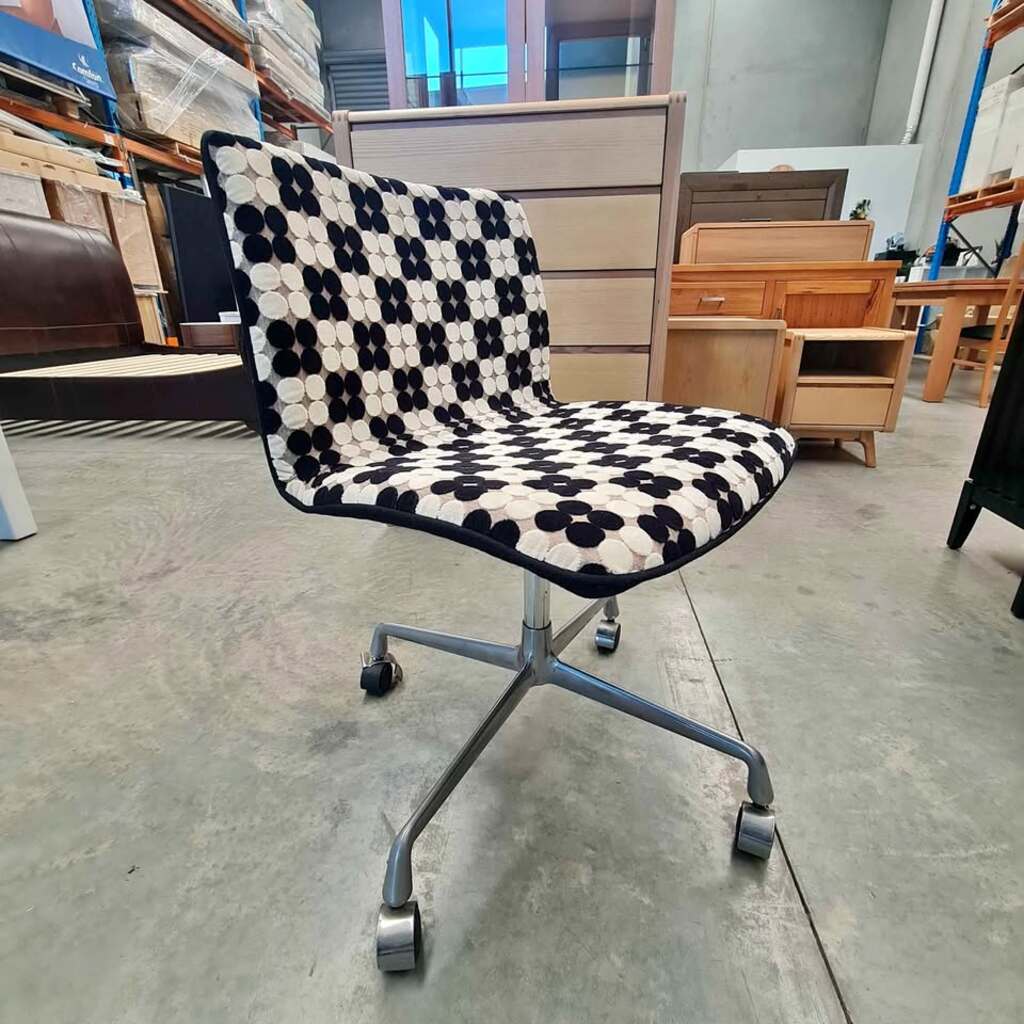 Nova Retro Office Chair – Mid-Century Modern Style with Designer Fabric