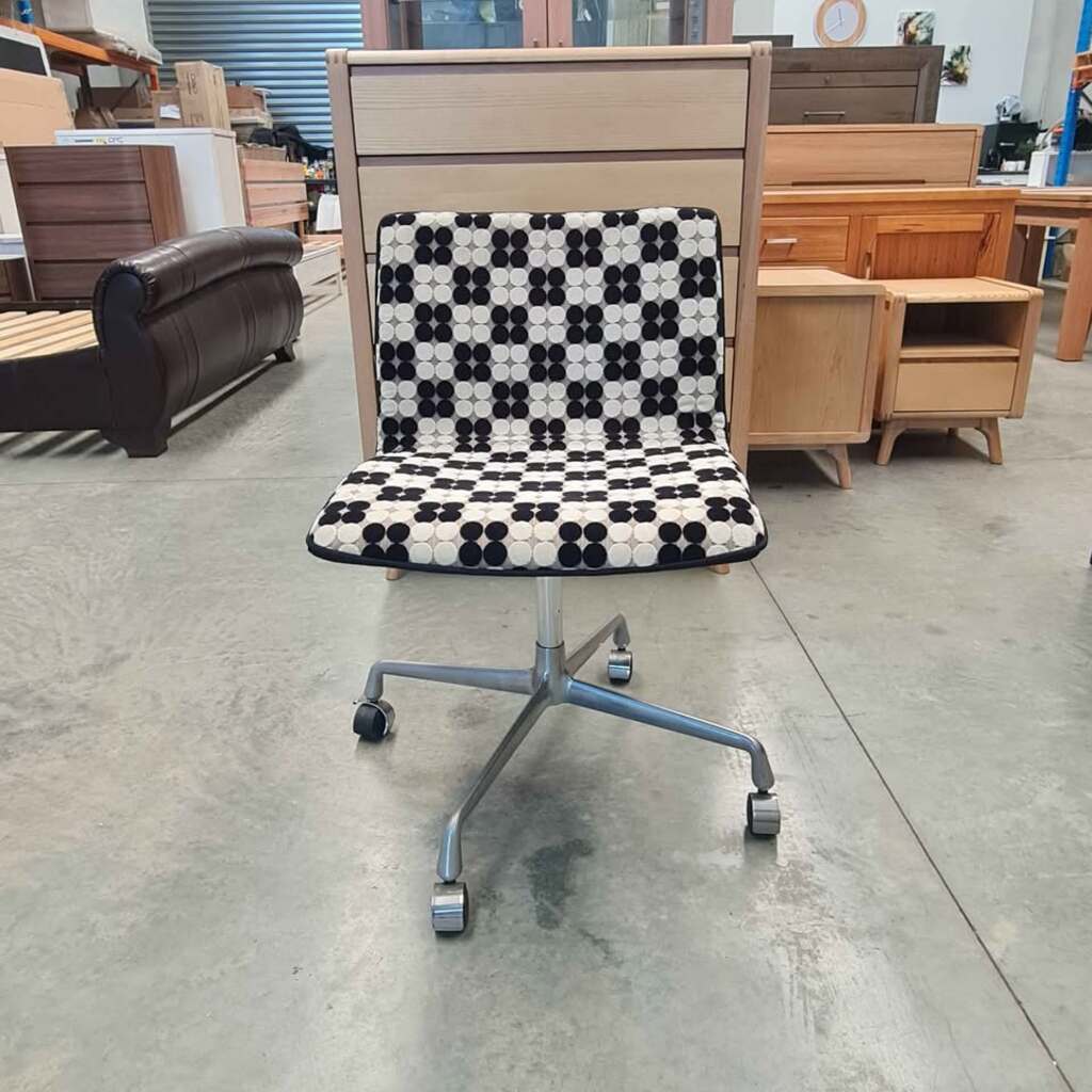 Nova Retro Office Chair – Mid-Century Modern Style with Designer Fabric