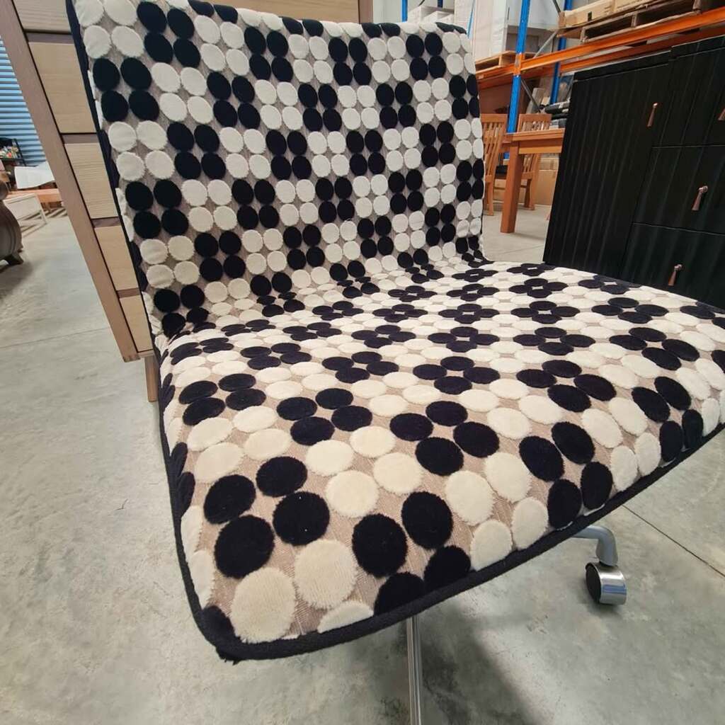 Nova Retro Office Chair – Mid-Century Modern Style with Designer Fabric