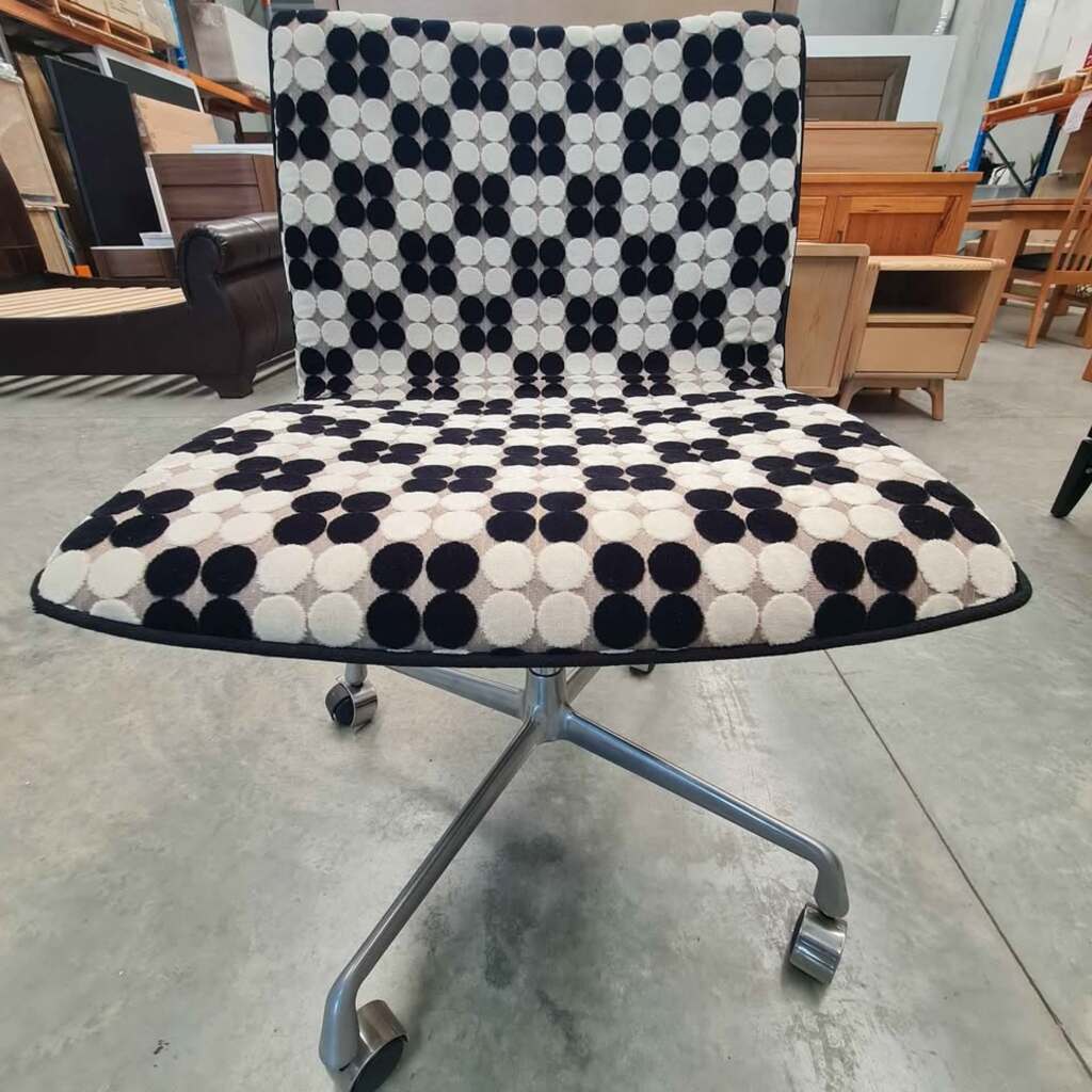 Nova Retro Office Chair – Mid-Century Modern Style with Designer Fabric
