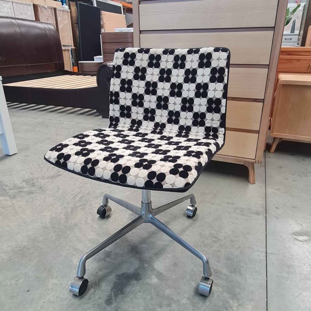 Nova Retro Office Chair – Mid-Century Modern Style with Designer Fabric