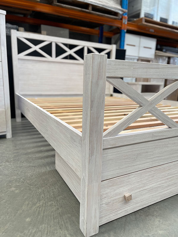 Queen 2 Drawer Storage Bed in Whitewash