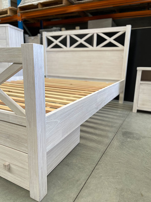 Queen 2 Drawer Storage Bed in Whitewash