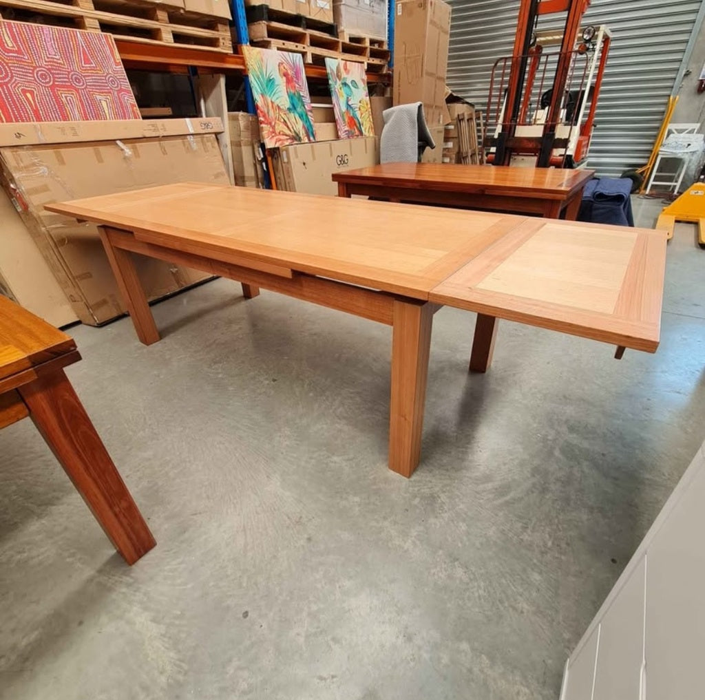 Tasmanian Oak 2m - 3m Extendable Dining Table