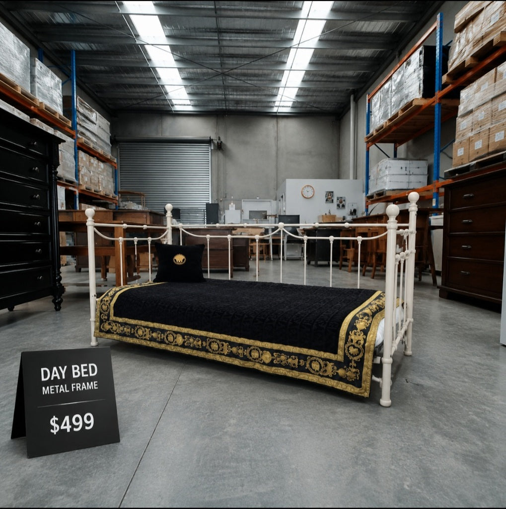 VINTAGE STYLE METAL DAY BED