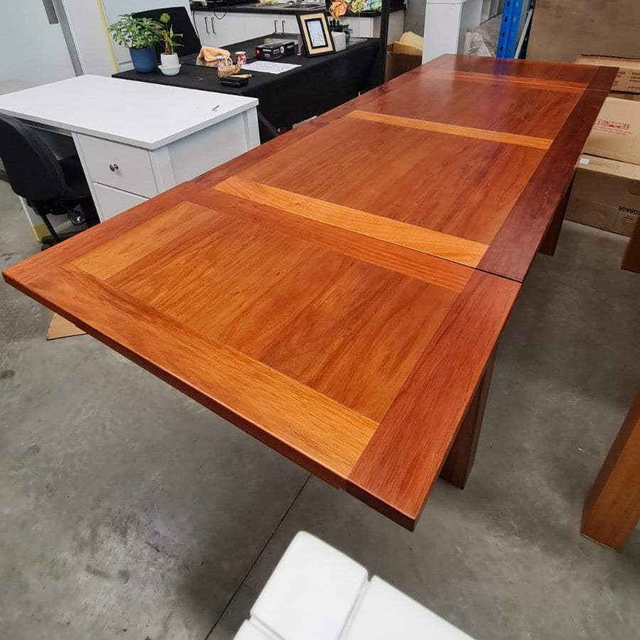 Tasmanian Blackwood 1.5m/2.5m Extendable Dining Table