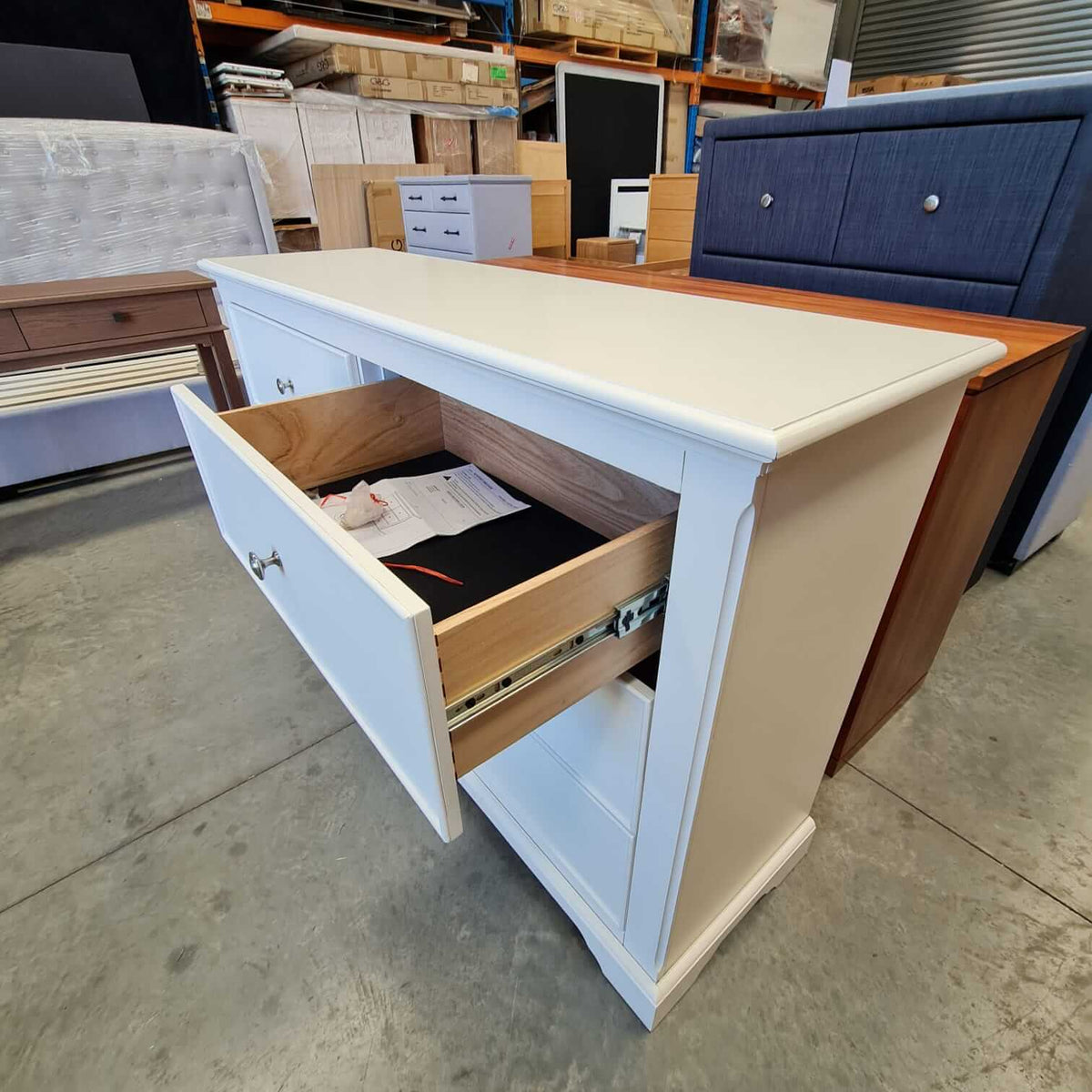 Blanc 6-Drawer Antique White Dresser