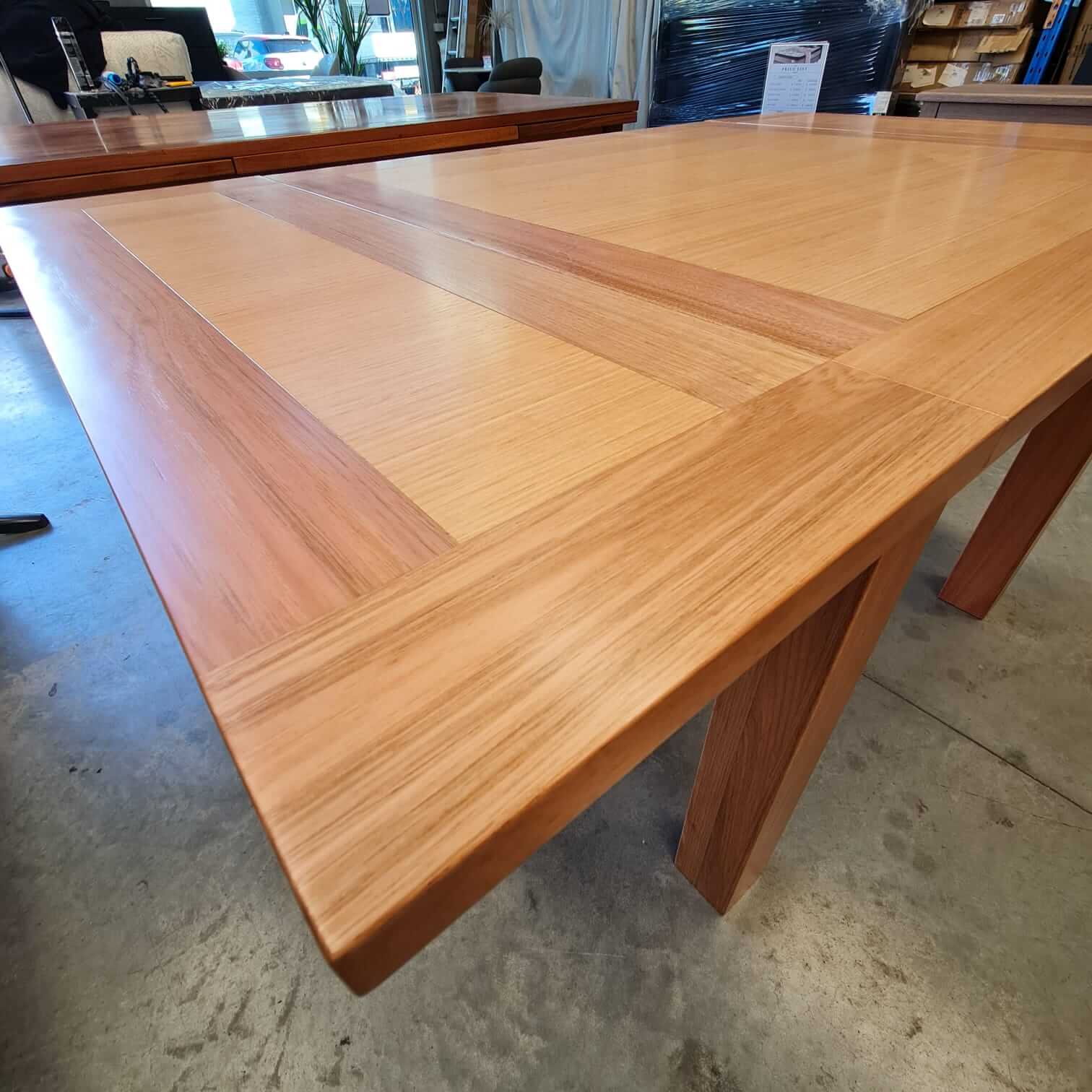 Tasmanian Oak 1m/1.6m Extendable Dining Table