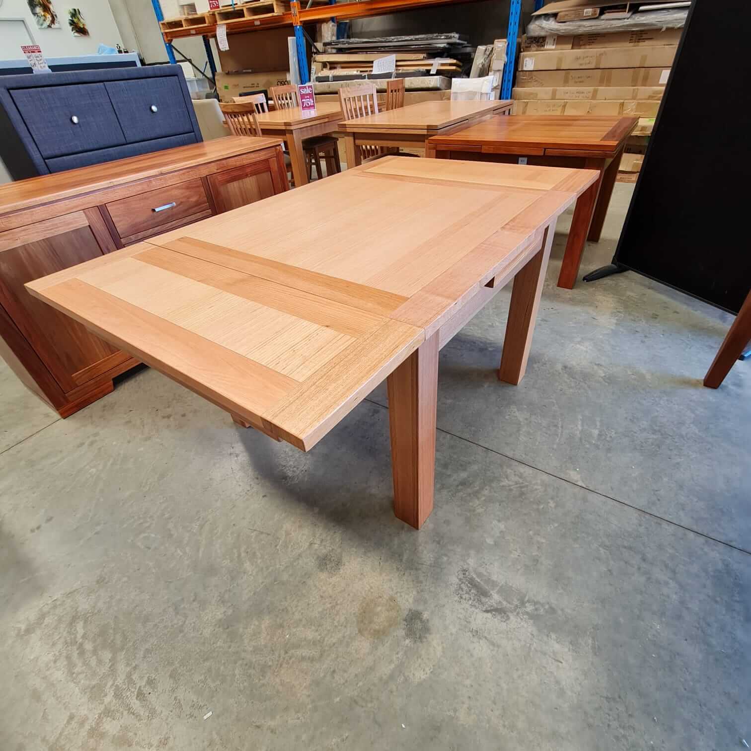 Tasmanian Oak 1m/1.6m Extendable Dining Table