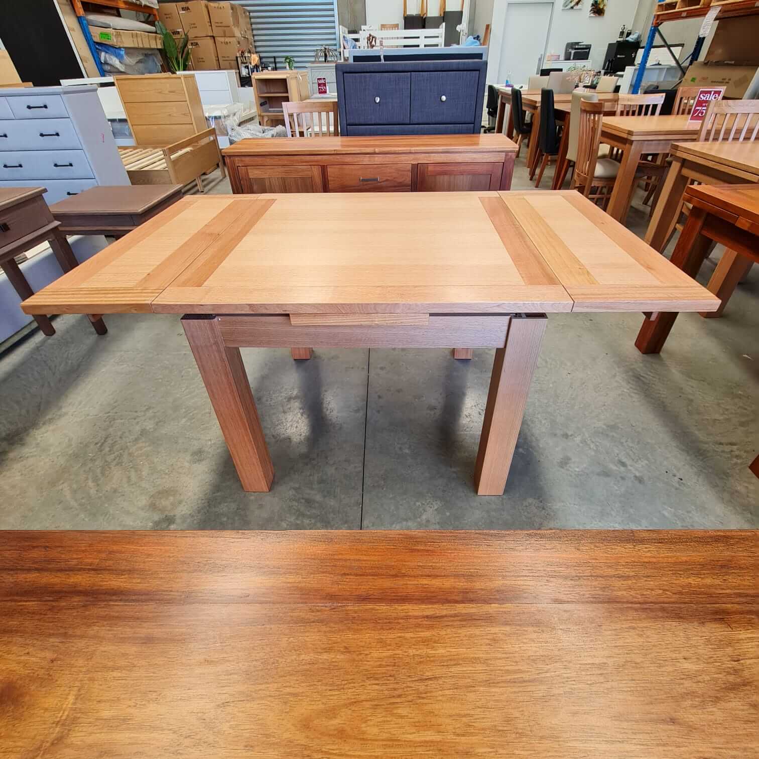 Tasmanian Oak 1m/1.6m Extendable Dining Table