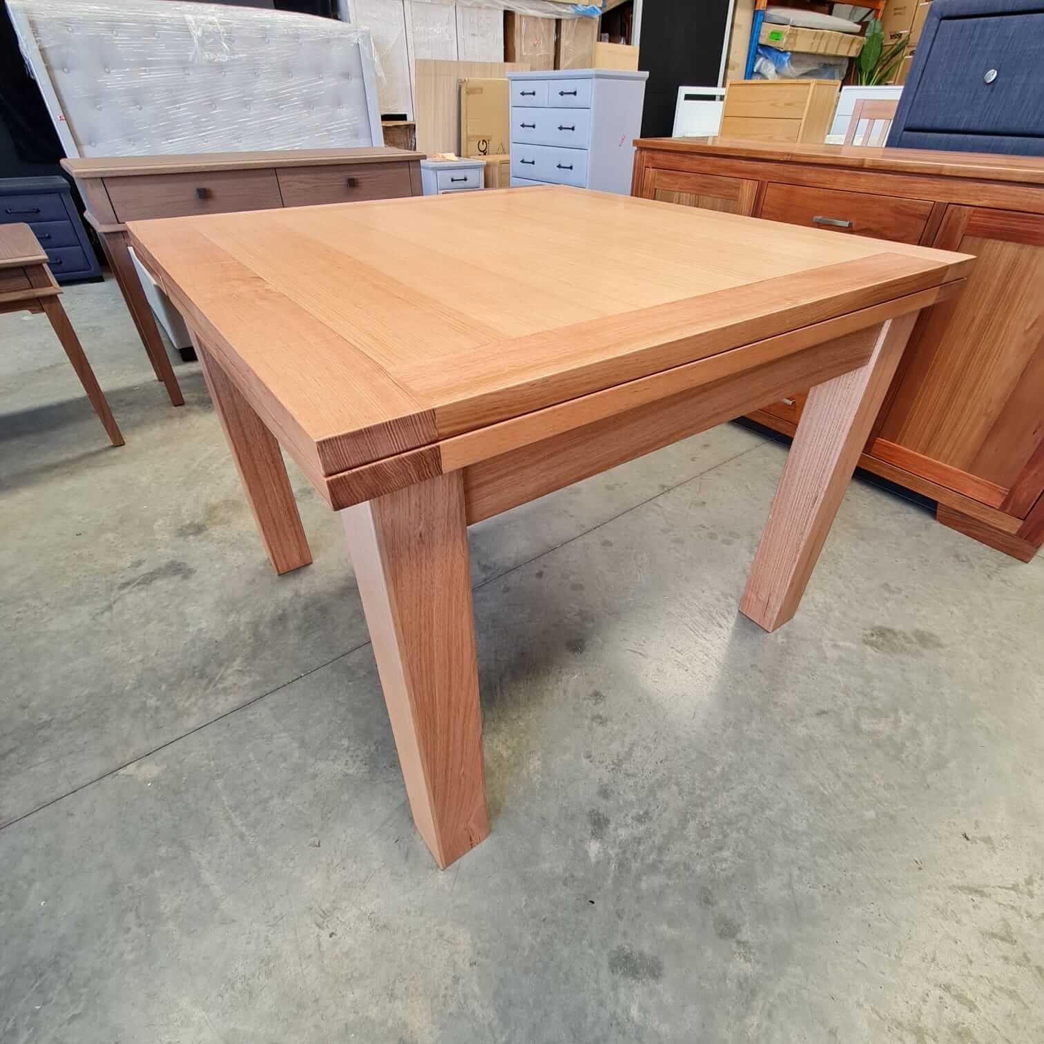 Tasmanian Oak 1m/1.6m Extendable Dining Table