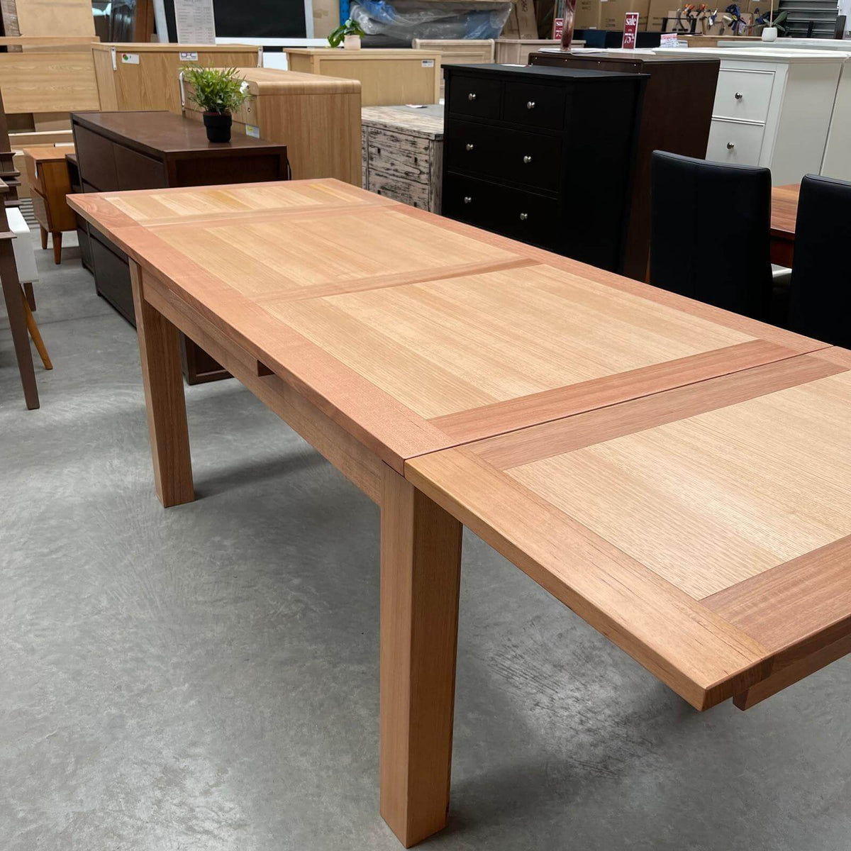 TASMANIAN OAK 1.5M/2.5M EXTENDABLE DINING TABLE