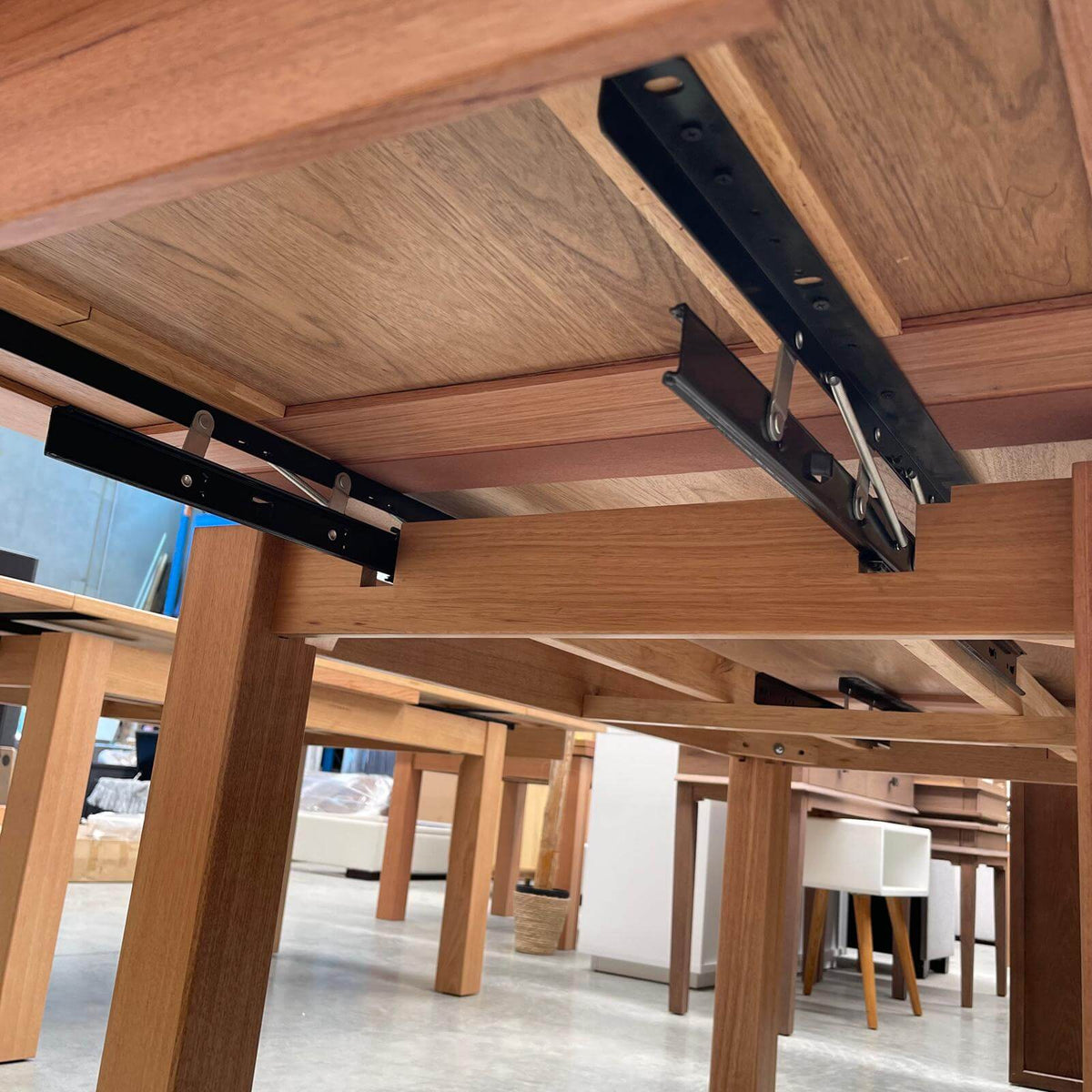 TASMANIAN OAK 1.5M/2.5M EXTENDABLE DINING TABLE