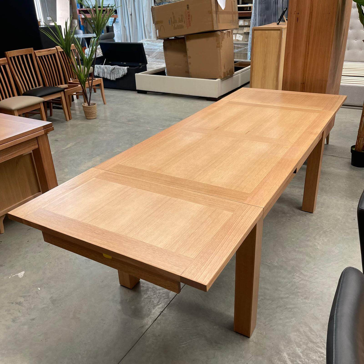 Tasmanian Oak 1.5m/2.5m Extendable Dining Table