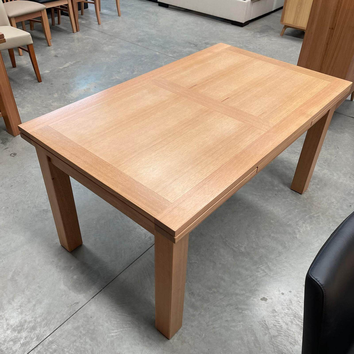 Tasmanian Oak 1.5m/2.5m Extendable Dining Table